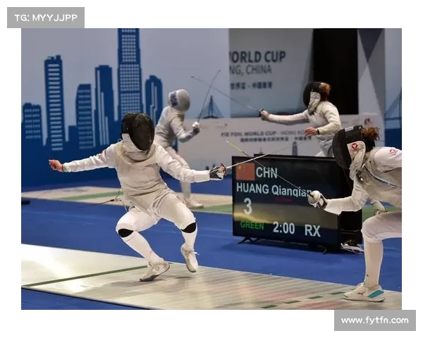 香港击剑表演赛吸引千名小观众 电子剑互动区排队热烈场面引关注